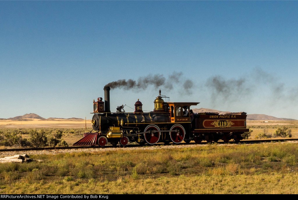 UP 119 in a run-by for park visitors